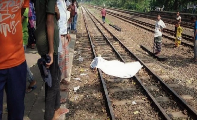 মা-বাবার সামনেই ট্রেনের নিচে বিশ্ববিদ্যালয় শিক্ষার্থী
