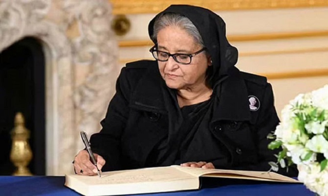 ব্রিটিশ রানির প্রতি শেষ শ্রদ্ধা জানিয়েছেন প্রধানমন্ত্রী