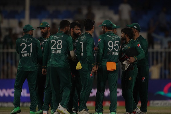 শেষ ওভারে ২ ছক্কায় ফাইনালে পাকিস্তান