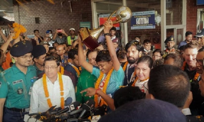 সাফের শিরোপা দেশের মানুষকে উৎসর্গ করলেন সাবিনারা