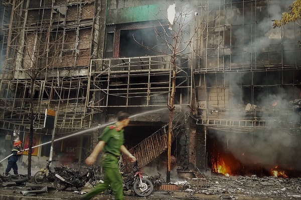 ভিয়েতনামে কারওকে বারে আগুন লেগে নিহত ১২