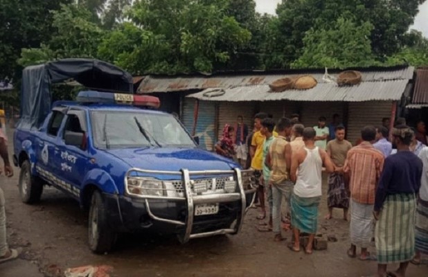 নরসিংদীতে সড়ক দুর্ঘটনায় নিহত ৫
