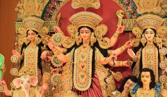 প্রতিমা বিসর্জনের মধ্য দিয়ে শেষ হলো দুর্গাপূজা
