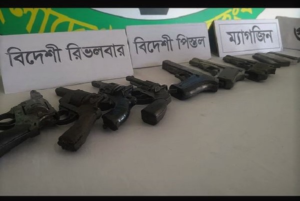 রাজশাহীতে বিদেশি অস্ত্রের চালান উদ্ধার, আটক ৩
