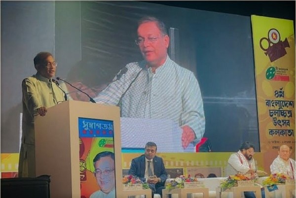 "দুই বাংলার হৃদয়বন্ধন কাঁটাতারের বেড়া মানে না"