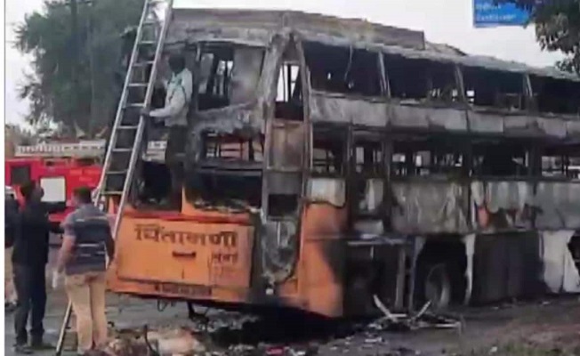 ভারতে যাত্রীবাহী বাসে আগুন; ১১ যাত্রীর প্রাণহানি
