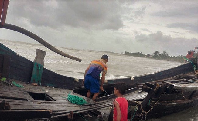 ঘূর্ণিঝড় সিত্রাং: সেন্টমার্টিনে ১৩ ট্রলারডুবি