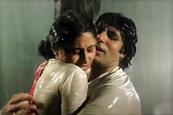 যে গানের দৃশ্যে অভিনয়ের করে সারারাত কেঁদেছিলেন স্মিতা