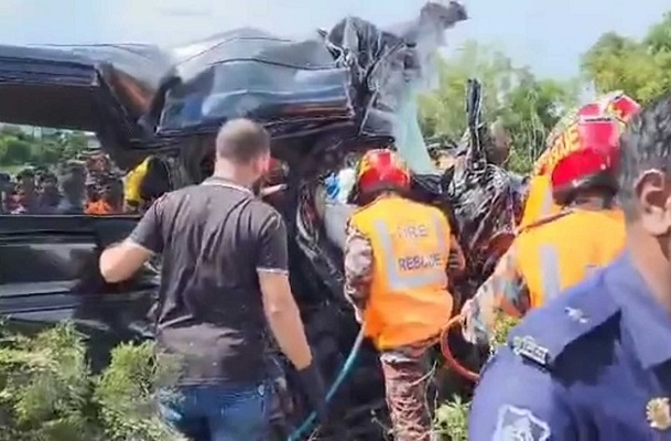 টাঙ্গাইলে বাস-মাইক্রোবাস সংঘর্ষে নিহত ৬