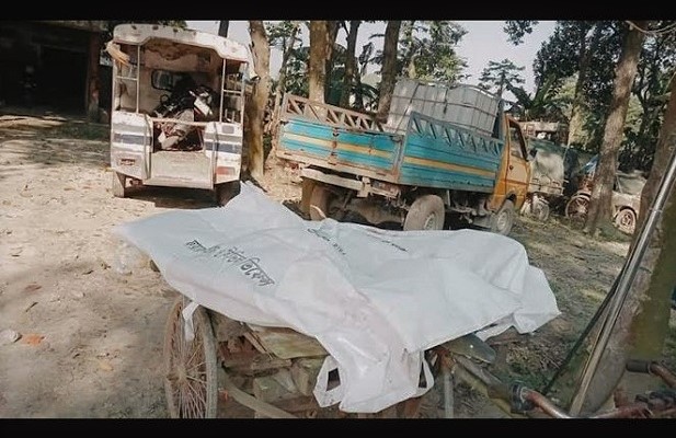 বাসের ধাক্কায় পোশাকশ্রমিক দম্পতি নিহত