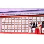 ১০ ঘণ্টায়ও নেভেনি সীতাকুণ্ডের তুলার গোডাউনের আগুন
