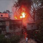 টুঙ্গিপাড়ায় বঙ্গবন্ধুর সমাধিতে শ্রদ্ধা নিবেদন করেছেন প্রধানমন্ত্রী