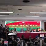 নৌকার কাছে মাহির ট্রাকের ভরাডুবি