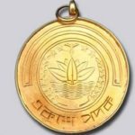 ২১ বিশিষ্টজনের হাতে পদক তুলে দিলেন প্রধানমন্ত্রী