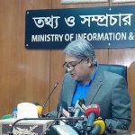 বই কেনায় আগ্রহ নেই দর্শনার্থীদের, বই মেলা কাটছে সেলফি তুলে আর আড্ডায়