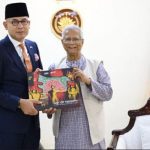 নতুন নকশার ছয়টি ব্যাংক নোট উন্মোচন: প্রধান উপদেষ্টার হাতে হস্তান্তর