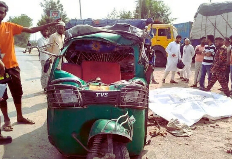 কুষ্টিয়ায় বাইপাসে ট্রাকচাপায় ঝরলো ৫ প্রাণ