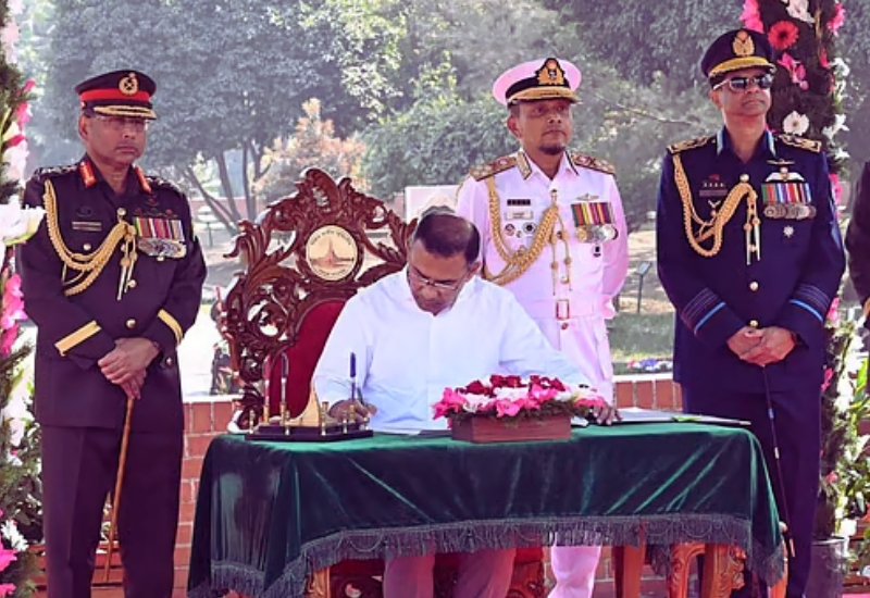 সাভারের স্মৃতিসৌধে বীর শহীদদের প্রতি প্রধানমন্ত্রী তারেক রহমানের শ্রদ্ধা