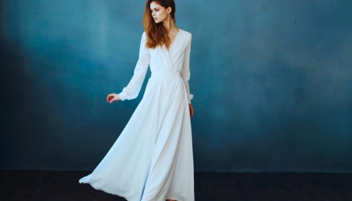 সাদা পোশাকের নীরব ভাষা: আলমারির রঙেই কী ধরা পড়ে আপনার ব্যক্তিত্ব?