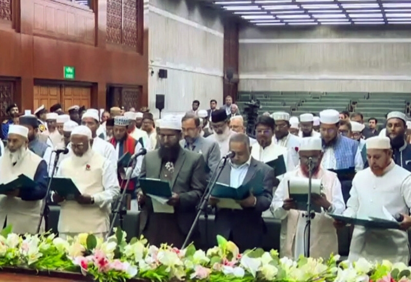 দুটো শপথ নিলেন জামায়াতের এমপিরা, পাঠ করালেন সিইসি
