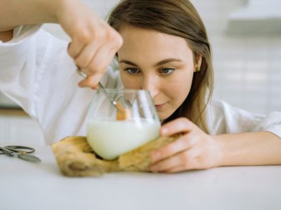 ভেজাল দুধ চিনবেন কীভাবে? জেনে নিন সহজ কিছু উপায়