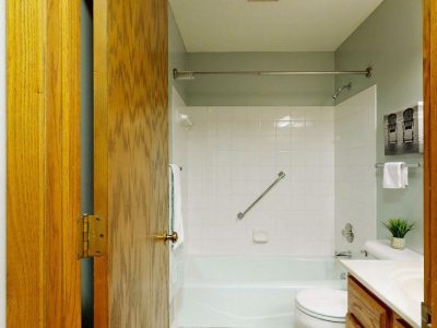 বাথরুমের দরজা সারাক্ষণ বন্ধ রাখছেন?