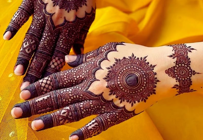 মেহেদি দিলে কারও কারও কেন সমস্যা হয়?