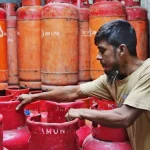 ১৫ টাকা কেজি দরে চাল পাচ্ছেন ৫৫ লাখ কার্ডধারী