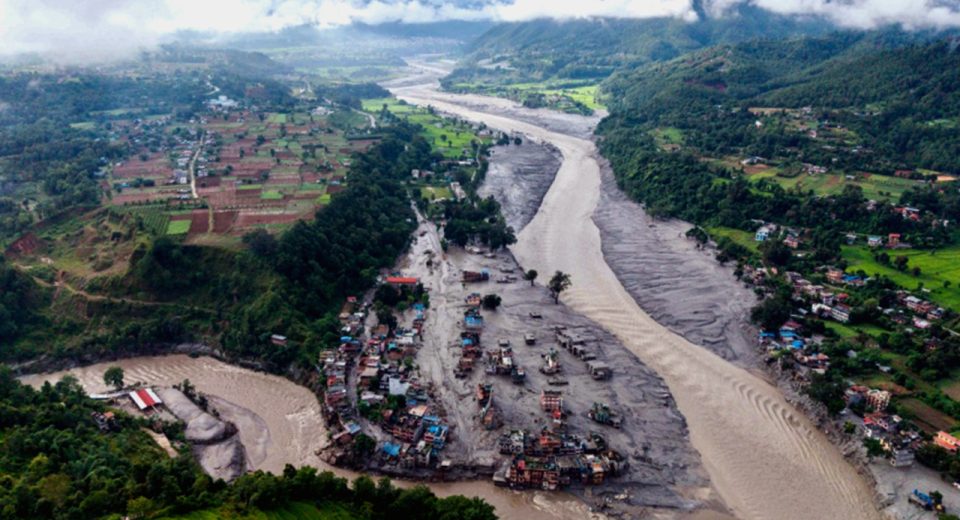 নেপালে বন্যার তাণ্ডবে মৃত্যুর মিছিল-newsedge4