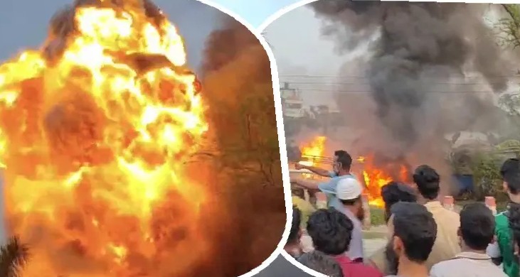 সিগারেটের আগুন থেকে জ্বালানি তেলের গোডাউনে আগুন লাগার দৃশ্য