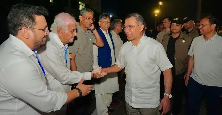 রাজশাহীর সফর সম্পন্ন করে চট্টগ্রাম পৌঁছুলেন প্রধানমন্ত্রী তারেক রহমান